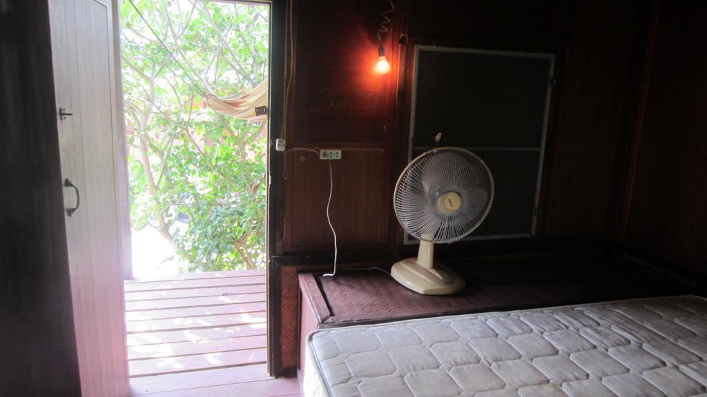 Charung Beach Haad Rin Exterior foto