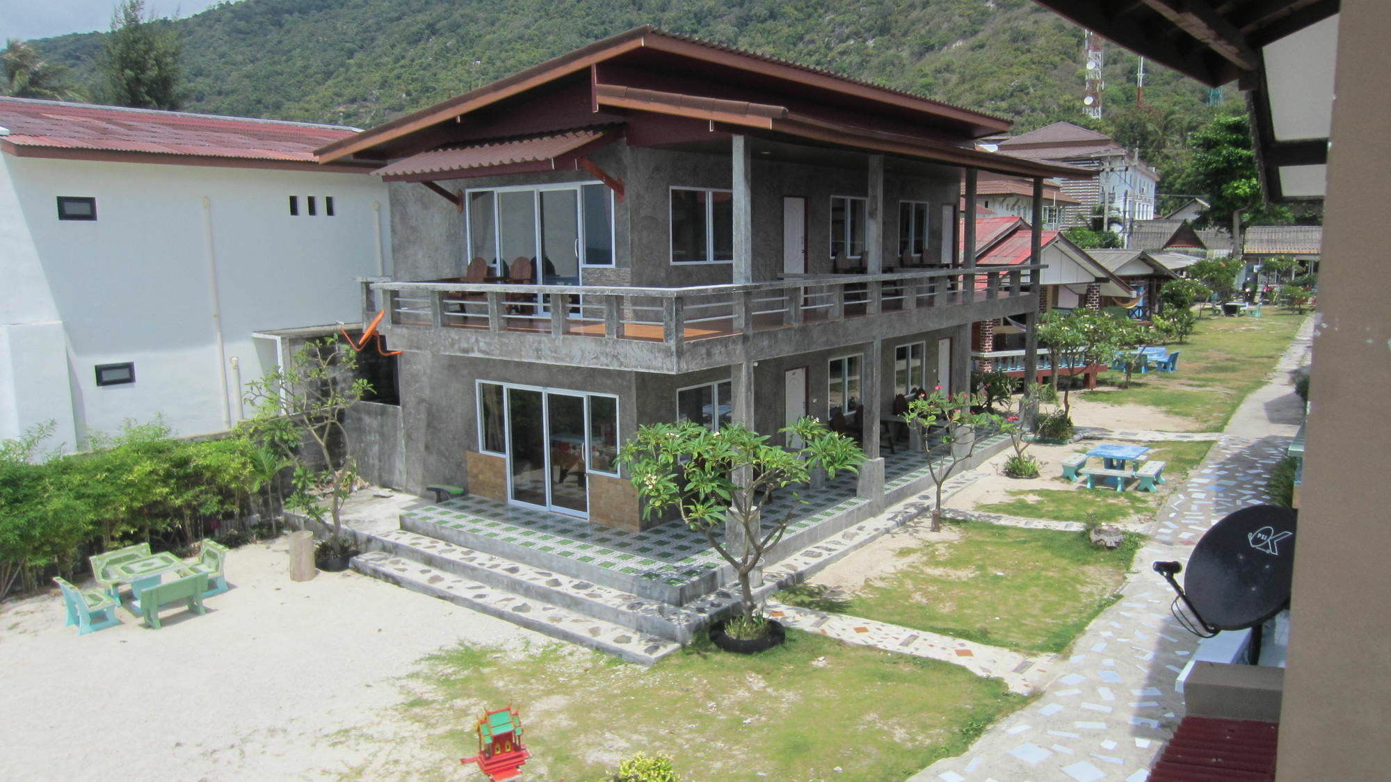 Charung Beach Haad Rin Exterior foto